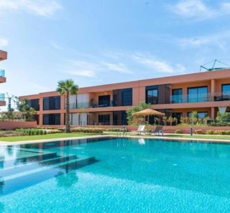 Appartement avec Grande Piscine et Jardin
