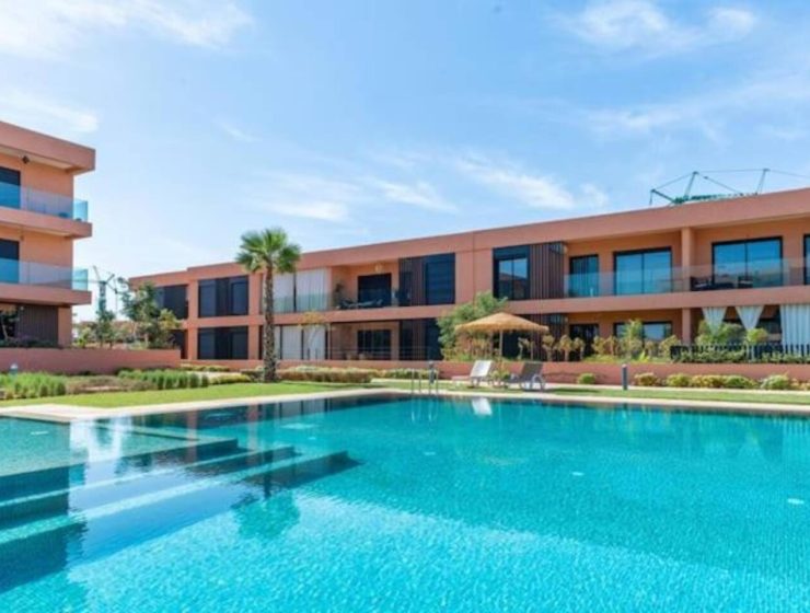Appartement avec Grande Piscine et Jardin