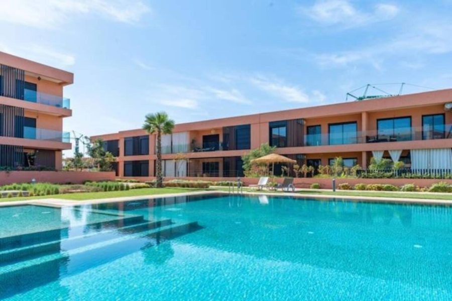 Appartement avec Grande Piscine et Jardin